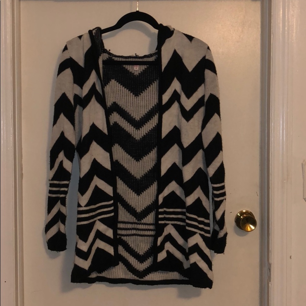 MEDIUM Patterned Fall Cardigan